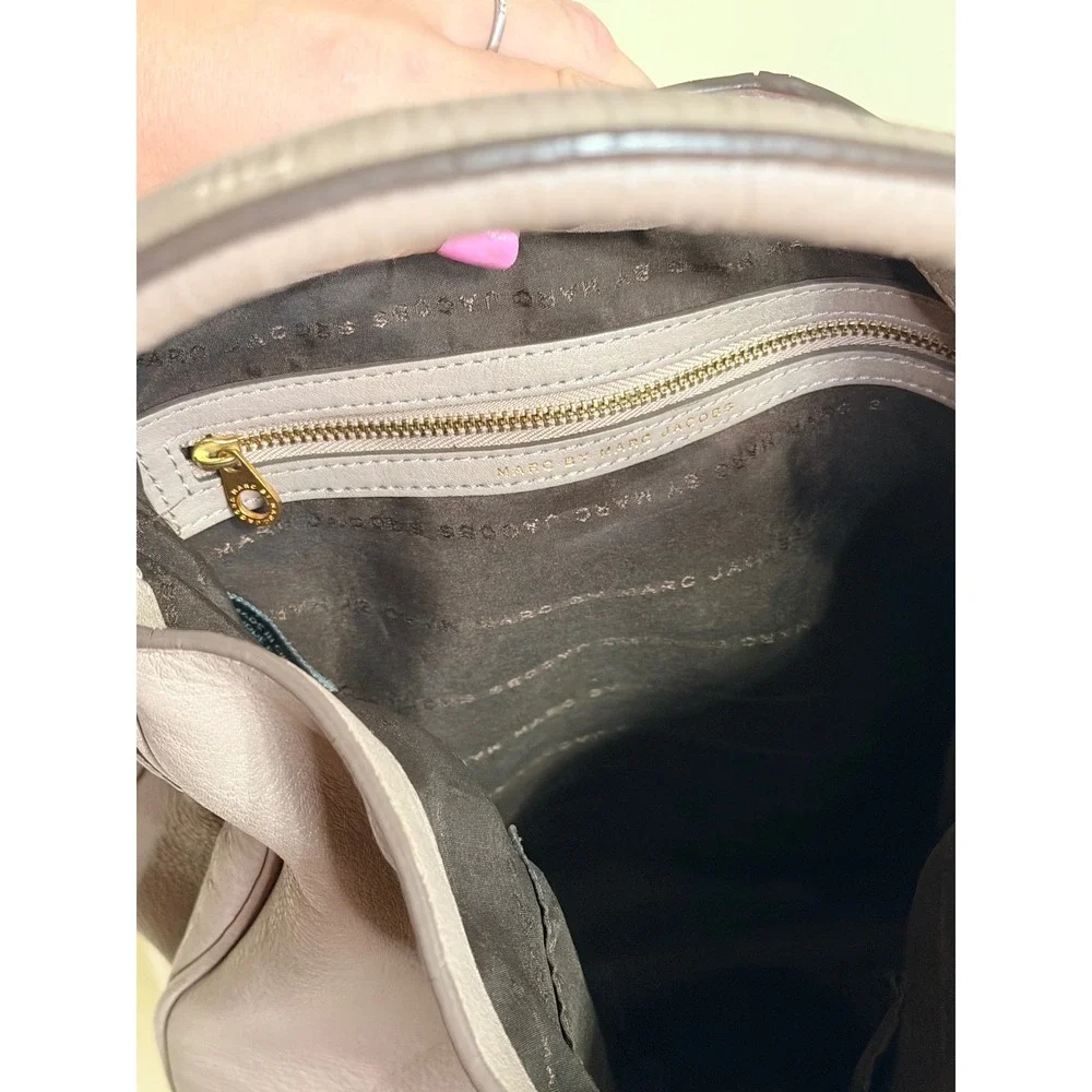 Marc by Marc Jacobs Classic Q Hillier Hobo Bag Taupe Pebbled Leather Crossbody